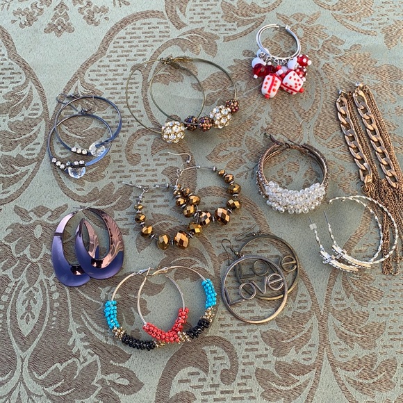 Jewelry - 10 earrings